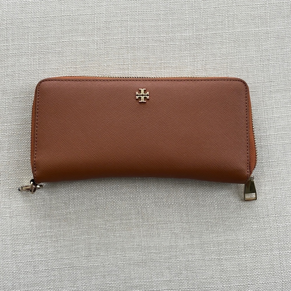 Tory Burch tan wallet
